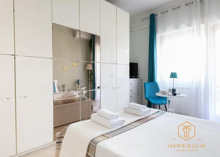 Apartament Imperium Aquaeductus - 5 Min Metro, 8 Pax, 4 Bdrm, 2 Baths, A-c, Park View