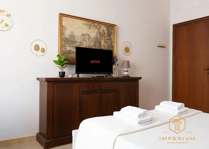 Apartament Imperium Aquaeductus - 5 Min Metro, 8 Pax, 4 Bdrm, 2 Baths, A-c, Park View *